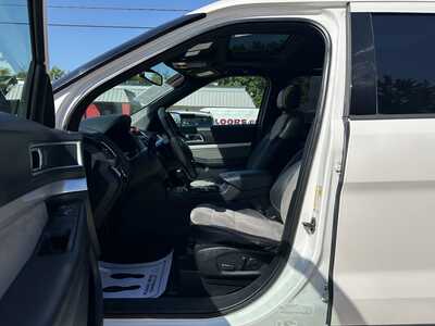2017 Ford Explorer, $15900. Photo 5