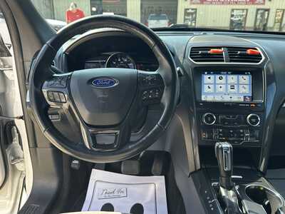2017 Ford Explorer, $15900. Photo 8