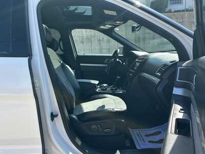 2017 Ford Explorer, $15900. Photo 12