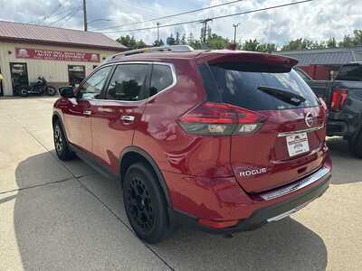 2017 Nissan Rogue, $10900. Photo 4