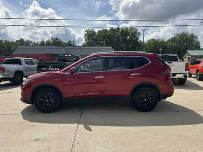 2017 Nissan Rogue, $10900. Photo 5