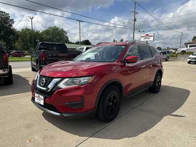 2017 Nissan Rogue, $10900. Photo 6