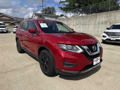 2017 Nissan Rogue, $10900. Photo 8