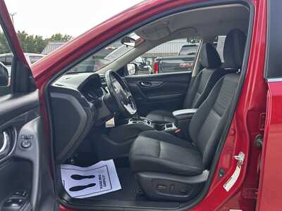 2017 Nissan Rogue, $10900. Photo 9