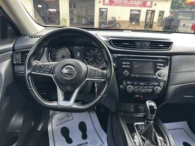 2017 Nissan Rogue, $10900. Photo 11