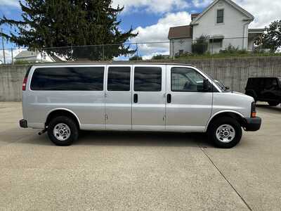 2015 GMC Van,Passenger, $14900. Photo 1