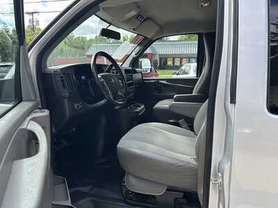 2015 GMC Van,Passenger, $14900. Photo 9