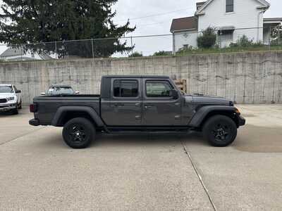 2020 Jeep Gladiator, $23900. Photo 1