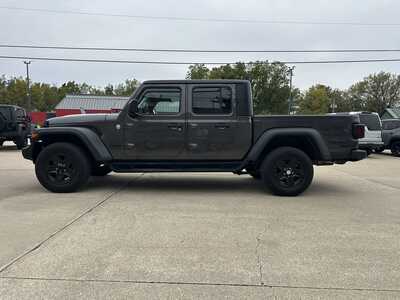 2020 Jeep Gladiator, $23900. Photo 5