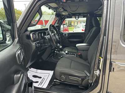 2020 Jeep Gladiator, $23900. Photo 9
