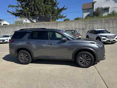 2023 Nissan Pathfinder, $22900. Photo 1