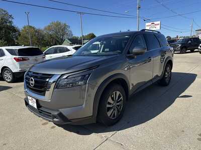 2023 Nissan Pathfinder, $22900. Photo 6