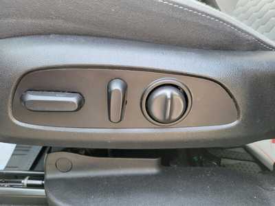 2020 Chevrolet Equinox, $22900.00. Photo 10