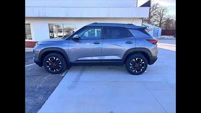 2022 Chevrolet TrailBlazer, $25900.00. Photo 2