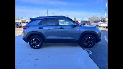 2022 Chevrolet TrailBlazer, $25900.00. Photo 1