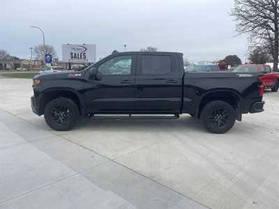2021 Chevrolet 1500 Crew Cab, $43900.00. Photo 2