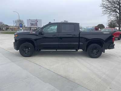 2021 Chevrolet 1500 Crew Cab, $45900.00. Photo 2