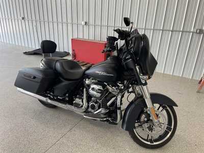 2017 Harley Davidson Streetglide, $22500.00. Photo 8