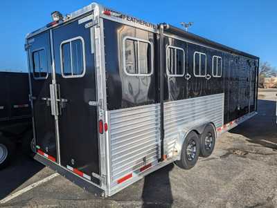 2007 Featherlite HORSE TRAILER, $39900.00. Photo 10