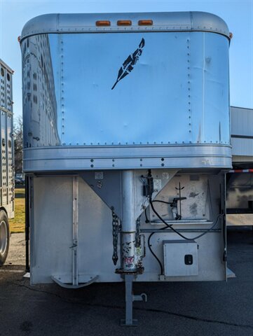 2007 Featherlite HORSE TRAILER, $39900.00. Photo 2