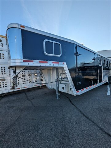 2007 Featherlite HORSE TRAILER, $39900.00. Photo 4