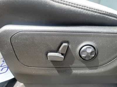 2021 RAM 1500 Crew Cab, $38900.00. Photo 9