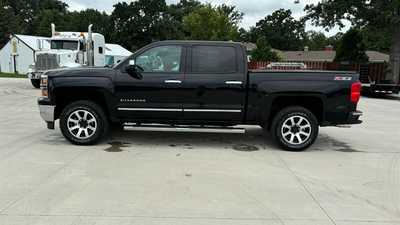 2014 Chevrolet 1500 Crew Cab, $22900.00. Photo 2