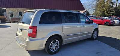 2015 Chrysler Town & Country, $9995.00. Photo 3
