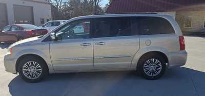 2015 Chrysler Town & Country, $9995.00. Photo 5