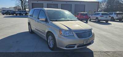 2015 Chrysler Town & Country, $9995.00. Photo 6