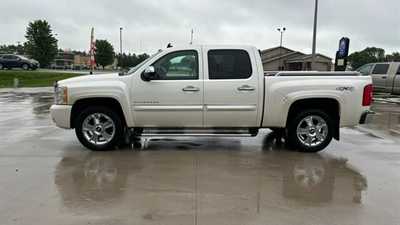 2011 Chevrolet 1500 Crew Cab, $0.00. Photo 3