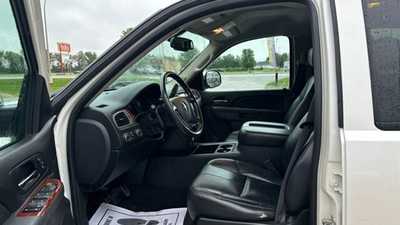 2011 Chevrolet 1500 Crew Cab, $0.00. Photo 9