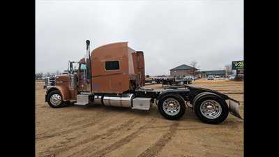 2020 Peterbilt 389, $0.00. Photo 4