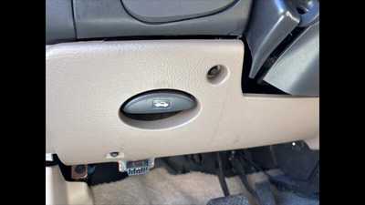 2002 Saturn S Series, $0.00. Photo 12
