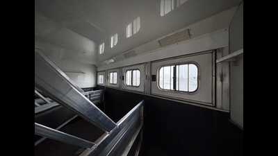 2013 Cimr HORSE TRAILER, $0.00. Photo 6