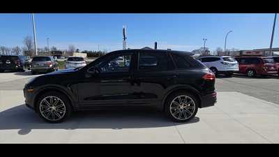 2018 Porsche Cayenne, $69900.00. Photo 2