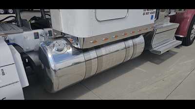 2022 Peterbilt 389, $0.00. Photo 8