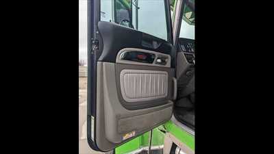2019 Peterbilt 389, $0.00. Photo 10