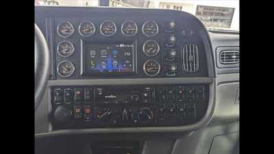 2019 Peterbilt 389, $0.00. Photo 11