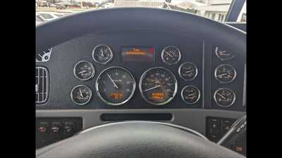 2019 Peterbilt 389, $0.00. Photo 12