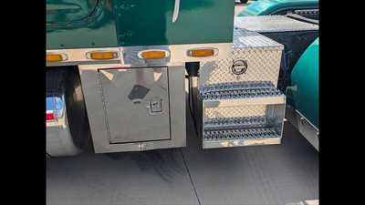 2014 Peterbilt 389, $0.00. Photo 10