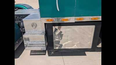 2014 Peterbilt 389, $0.00. Photo 11