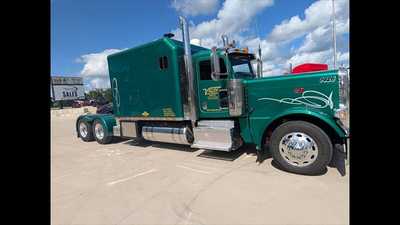 2014 Peterbilt 389, $0.00. Photo 2