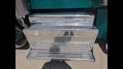 2014 Peterbilt 389, $0.00. Photo 8