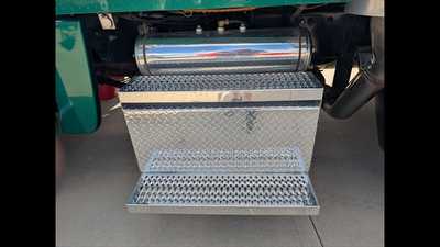 2014 Peterbilt 389, $0.00. Photo 9