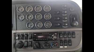 2017 Peterbilt 367, $0.00. Photo 11