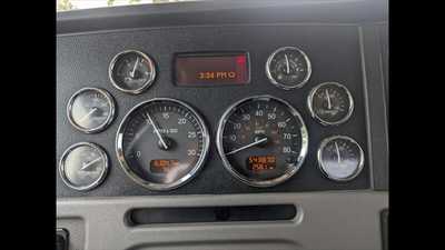 2017 Peterbilt 367, $0.00. Photo 12