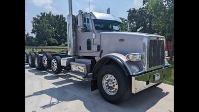 2017 Peterbilt 367, $0.00. Photo 2