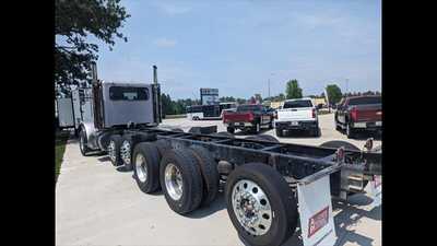 2017 Peterbilt 367, $0.00. Photo 4
