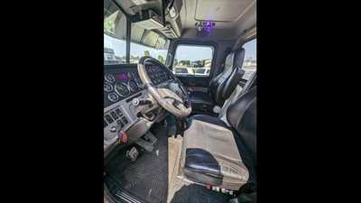 2017 Peterbilt 367, $0.00. Photo 8